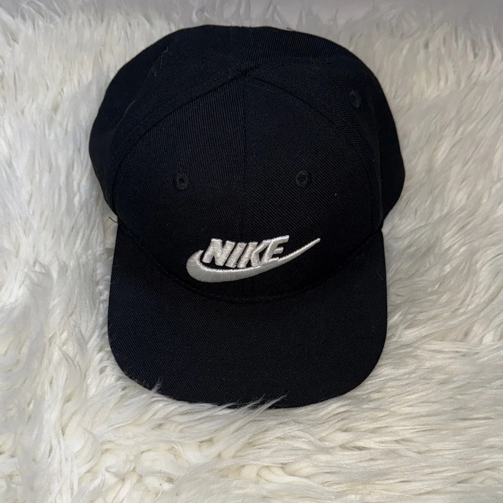 Nike Black Cap with White Swoosh Embroidery ( 2T-4T )